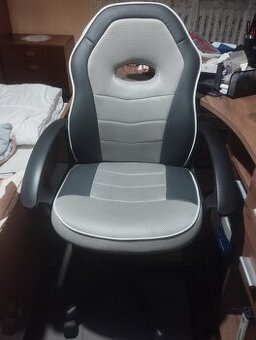 kancelarska stolicka