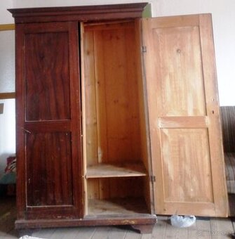 Predám dve starožitné skrine