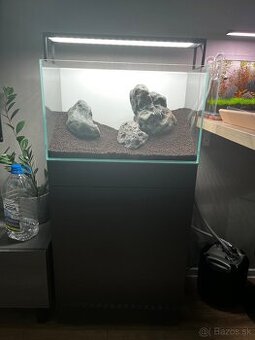 Predám skrinku a akvárium optiwhite