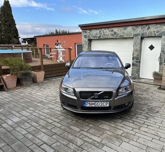 Volvo S80 V8