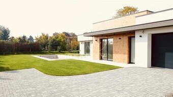 Moderný 4 izbový bungalovu bazénom a garážovej v...