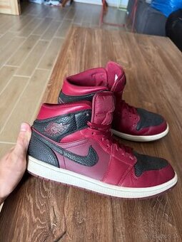 Nike Air Jordan 1 mid burgundy tenisky veľkosť 44