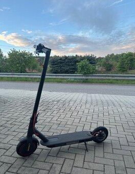 Elektrická kolobežka Xiaomi Mi Eletric Scooter Pro