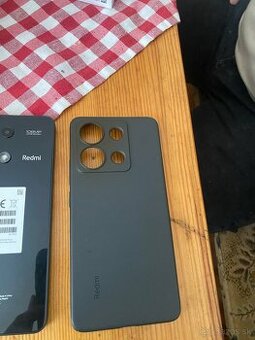 Predam mobylni telefon Redmi 13