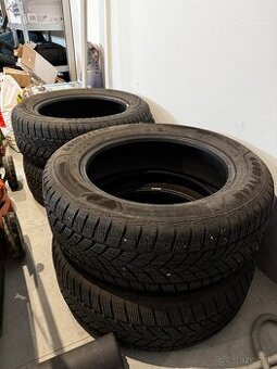 Zimné pneumatiky Goodyear 235/60 R18 UG