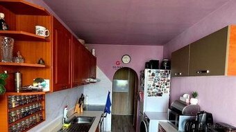 VEĽKÝ 4-IZBOVÝ BYT PO REKONŠTRUKCII – HUMENNÉ, SÍDLISKO III