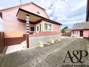 RODINNÝ DOM S GARÁŽOU, LETNOU KUCHYŇOU A POZEMKOM 1130M2, SE