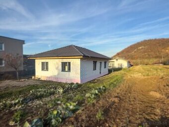 NA PREDAJ - 4 - IZBOVÝ RODINNÝ DOM KOŠECA - NOZDROVICE