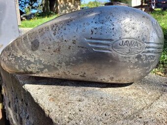 Jawa pérák NÁDRŽ