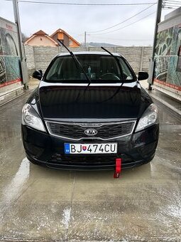 KIA Ceed trojdverák