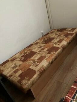 Predám zachovalú váľandu s úložným priestorom.