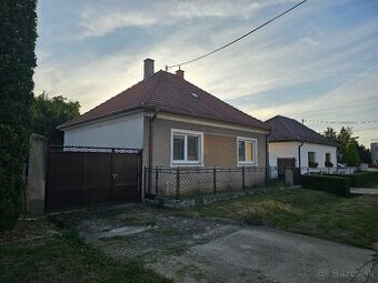 Predám rodinný dom vo Veľký Kostoľanoch na pozemku 2158 m² - 1