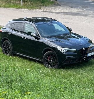 Stelvio B-Tech ,Panorama, Harman Kardon, Apple Carplay ..