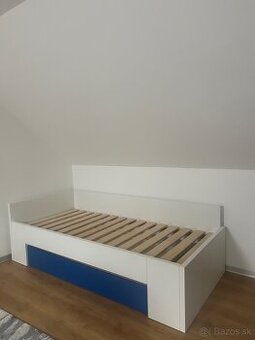 Posteľ s úložným priestorom