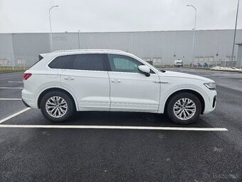 Volkswagen Touareg R-Line 3.0 TDI – TOP STAV