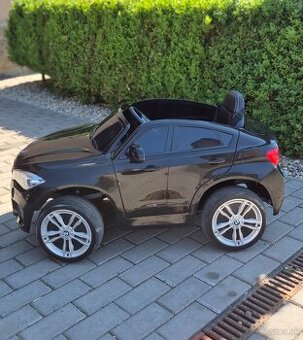 Elektrické autíčko BMW X6