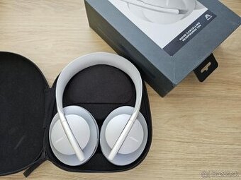Bose Noise Cancelling Headphones 700, strieborne