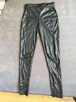 Pull&Bear cierne kozene leginy, velkost S