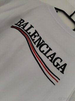 Tricko Balenciaga vysite napisy