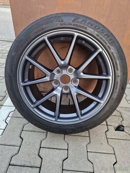 Kolesa s pneumatikami tesla model 3