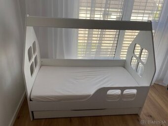 Domčeková detská posteľ