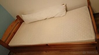 Posteľ s úložným priestorom