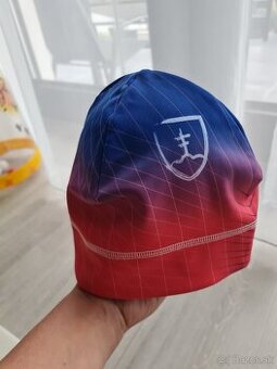 Čiapka so slovenským vzorom