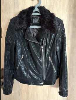 Koženka Guess L čierna