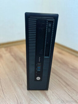 PREDÁM - Stolný počítač s monitorom + klávesnica a myš