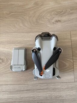 DJI Mini 4 Pro - dron + batéria