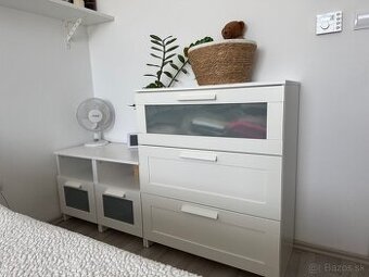 Komoda a nocne stoliky Brimmes IKEA
