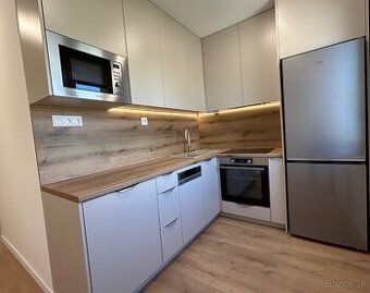 MODERNE ZREKONŠTRUOVANÝ 2i BYT BLÍZKO CENTRA MESTA