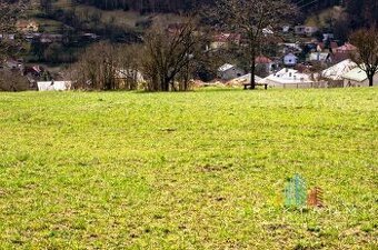 Na predaj stavebný pozemok - Pravotice 760m2