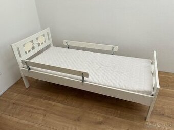 Postel s matracom a zábranami