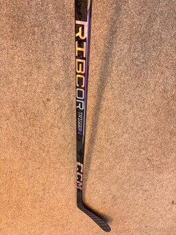 HOKEJKA CCM TRIGGER 9 - 1