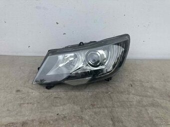 ŠKODA SUPERB 2 II LIFT 2013- ĽAVÝ PREDNÝ XENON SVETLO - 1