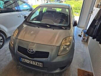 Toyota Yaris II 2006 1.0 benzín 51kw zlomená náprava