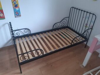 Ikea rastúca posteľ