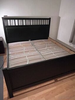Drevená IKeA manželská posteľ