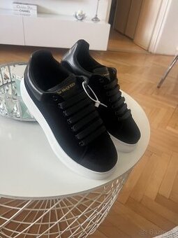 Alexander McQueen tenisky zamatove