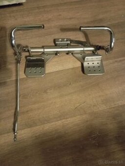 Sada pedálov na motokaru