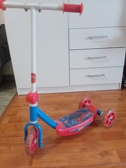 Kolobežka Spiderman