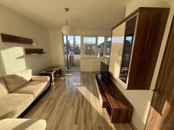 NA PRENÁJOM 2 IZBOVÝ BYT S PARKOVANÍM, TRENČÍN, PRED POĽOM,