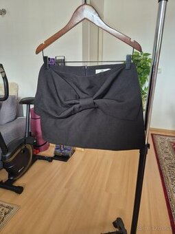 Skort vo veľkosti M s mašľou