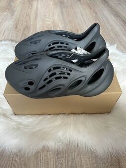 Adidas Yeezy Foam RNR Carbon