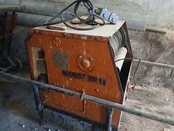 Stavebny vytah a fabricky vyrobeny cirkular