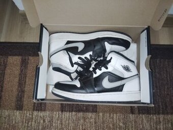 Jordan 1 mid