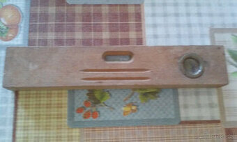 Starozitná drevená vodováha