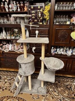 Škrabadlo pre mačky s domčekom