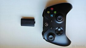 Xbox ONE ovládač/gamepad + orig. baterka + kabel
